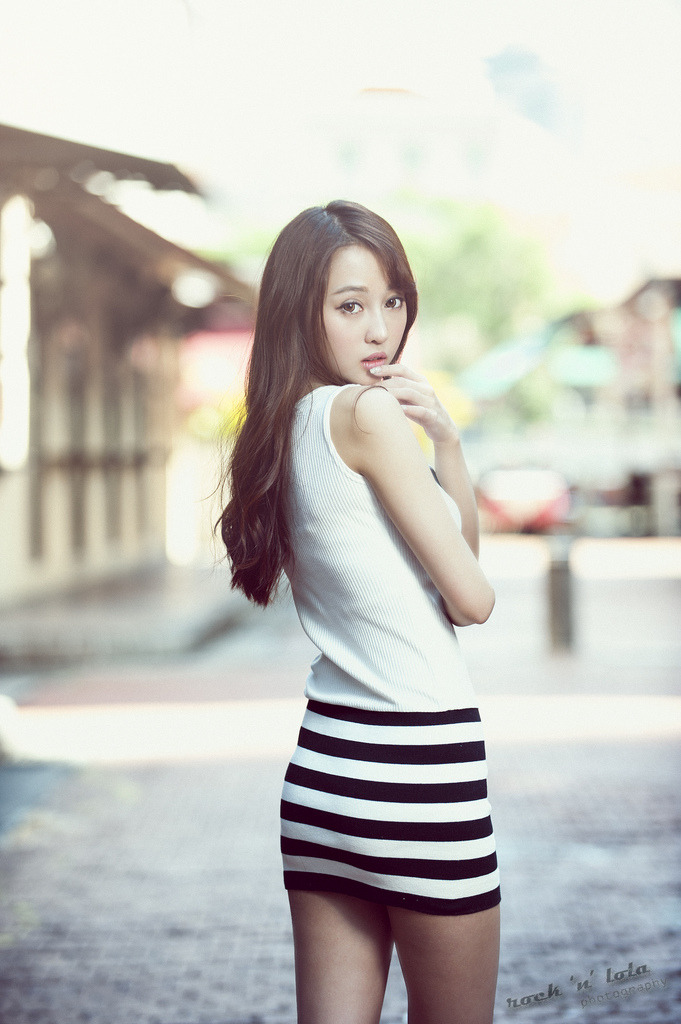 麻田香織新任女教師