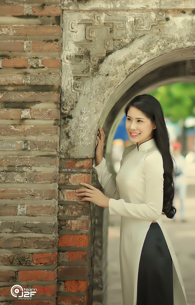 后進(jìn)白嫩美女大白屁股